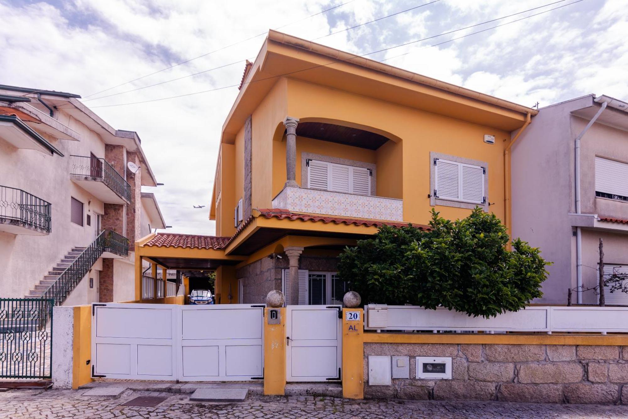 Perafita Yellow House - Ecohost Exterior foto